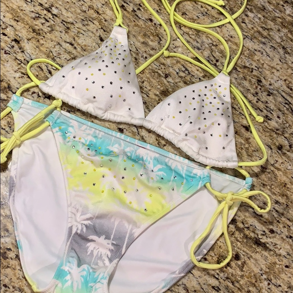 Victoria’s Secret bikini set